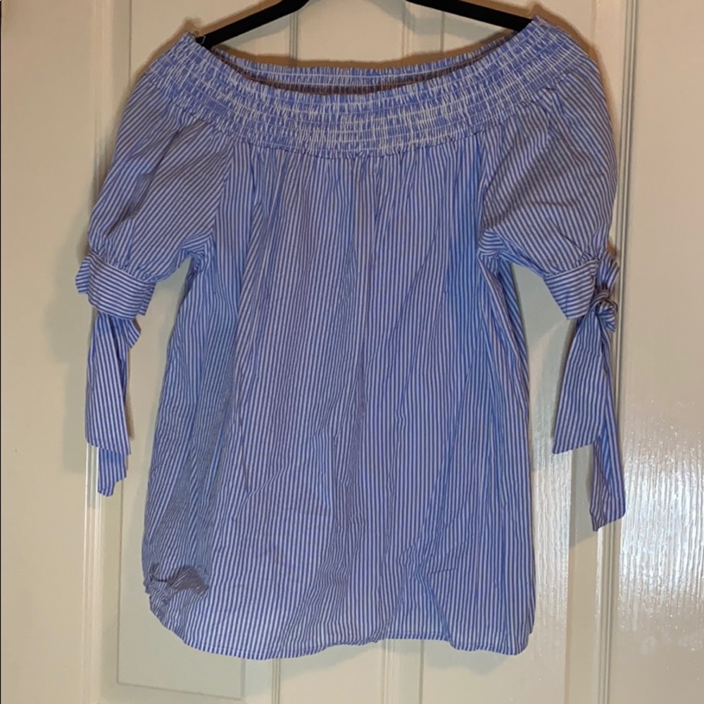 Women’s top no size listed